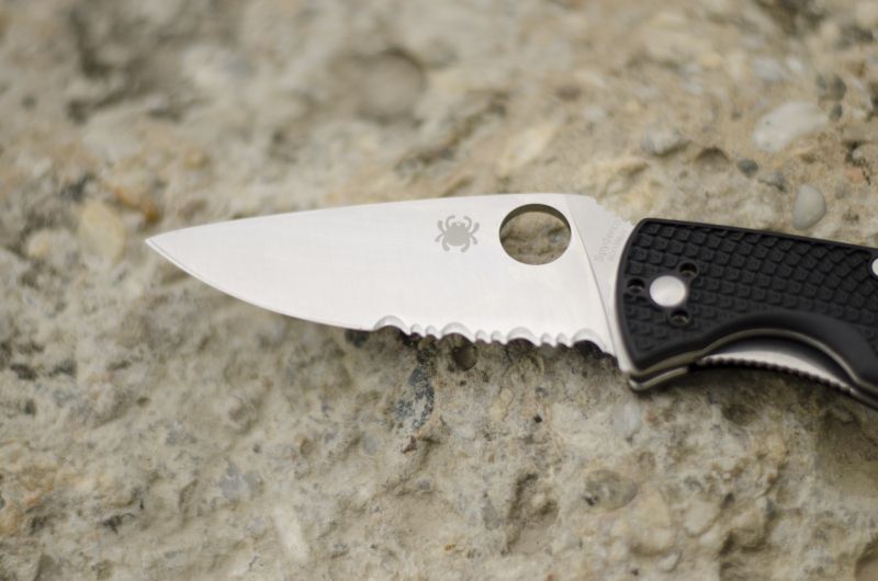 SPYDERCO Zatvárací nôž Tenacious Linerlock Black (SC122PSBK)