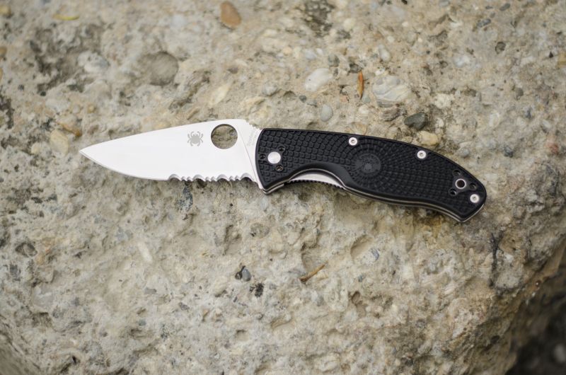 SPYDERCO Zatvárací nôž Tenacious Linerlock Black (SC122PSBK)