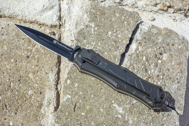 SMITH WESSON Zatvárací nôž OTF Assist Finger Actuator Spear (SWOTF9B)