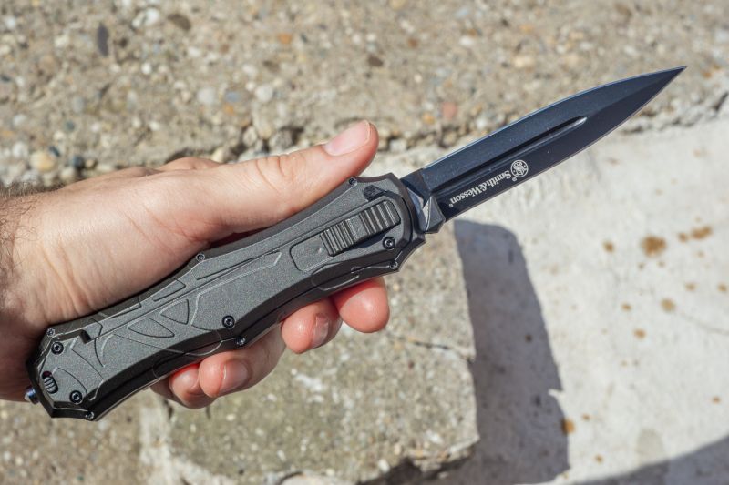 SMITH WESSON Zatvárací nôž OTF Assist Finger Actuator Spear (SWOTF9B)