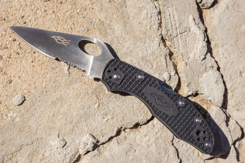 GANZO FIREBIRD Zatvárací nôž F759M-S BackLock Serrated - black (F759MS-BK)