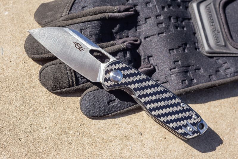 GANZO FIREBIRD Zatvárací nôž FH924 LinerLock - carbon fiber (FH924-CF)